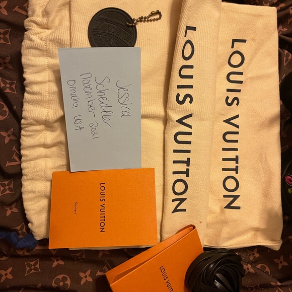 Louis Vuitton CALFSKIN RIVOLI HIGH TOP SNEAKERS - Picture 4 of 11